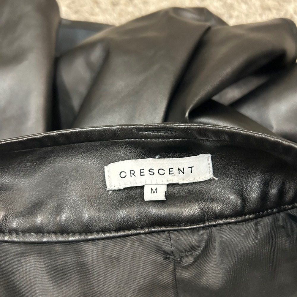 Crescent Faux Leather Shorts Size Medium Black Pleated High Waisted CP7659 - Picture 3 of 7